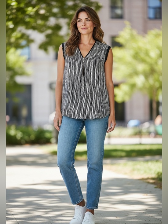 Express Tops - 🎇🎆3for$9 Express short sleeve blouse- black and white patterned- size S- zipper